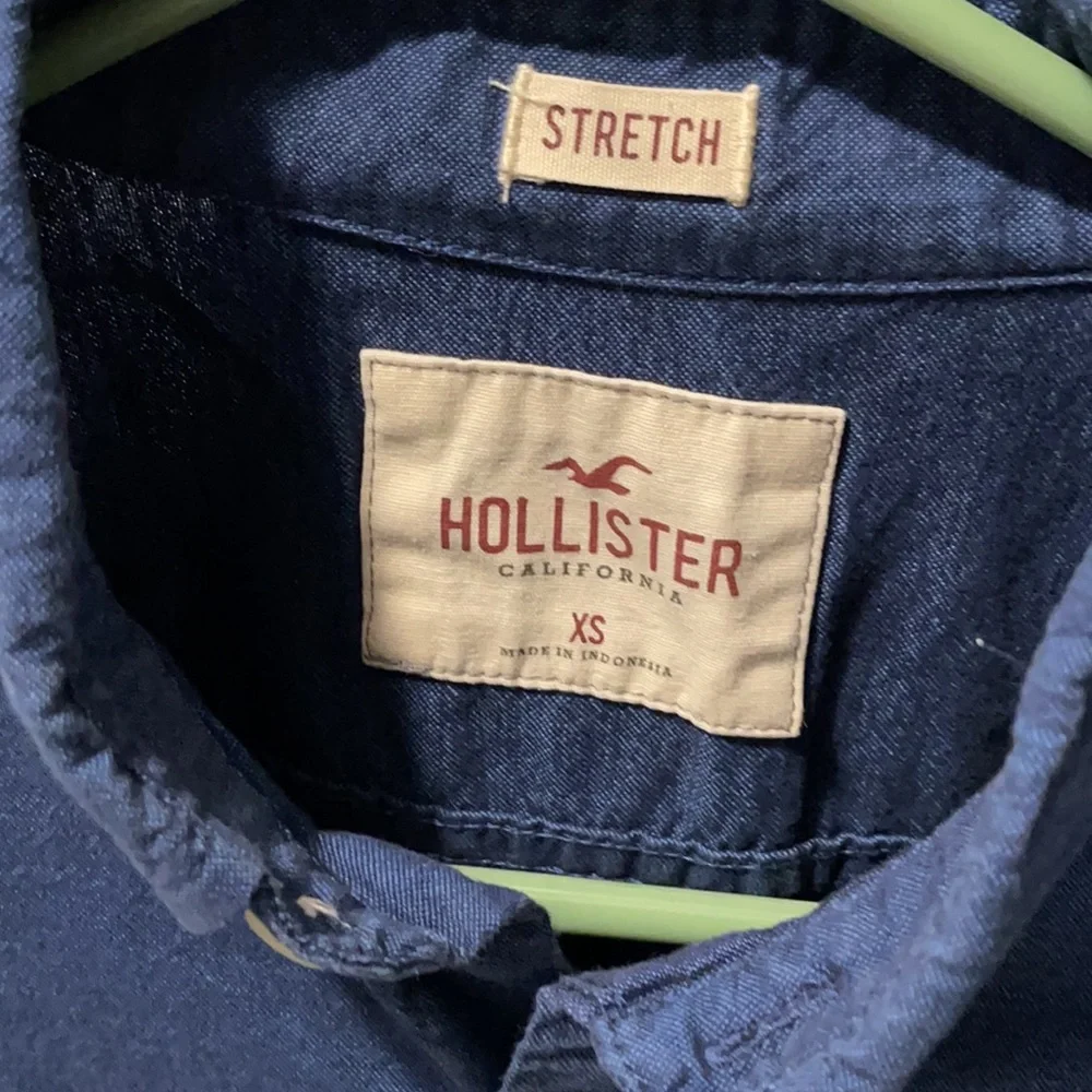 Hollister shirt - Picture 2 of 5